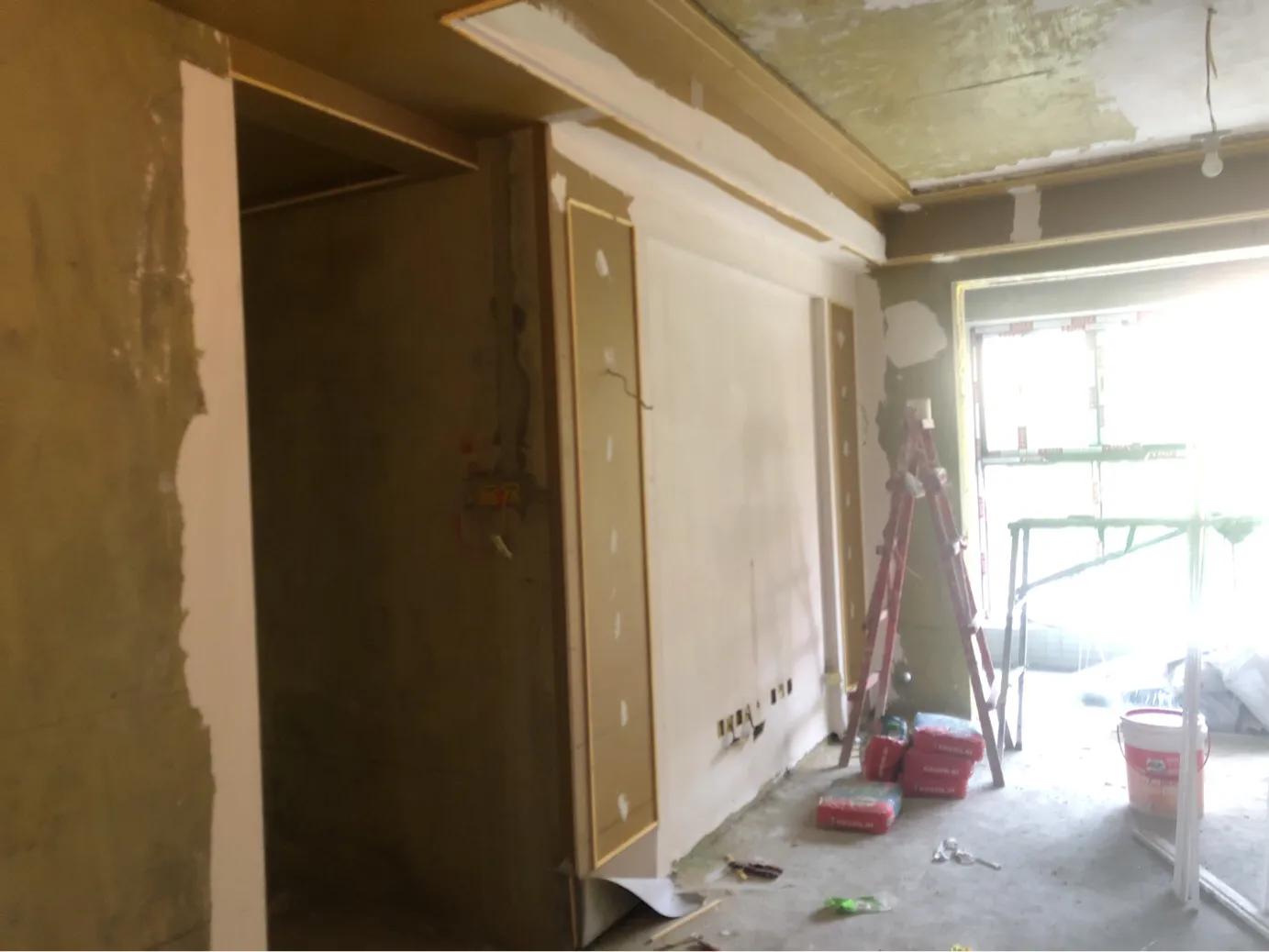 先吊顶先刷墙还是墙漆-吊顶乳胶漆跟墙面乳胶漆一样吗？