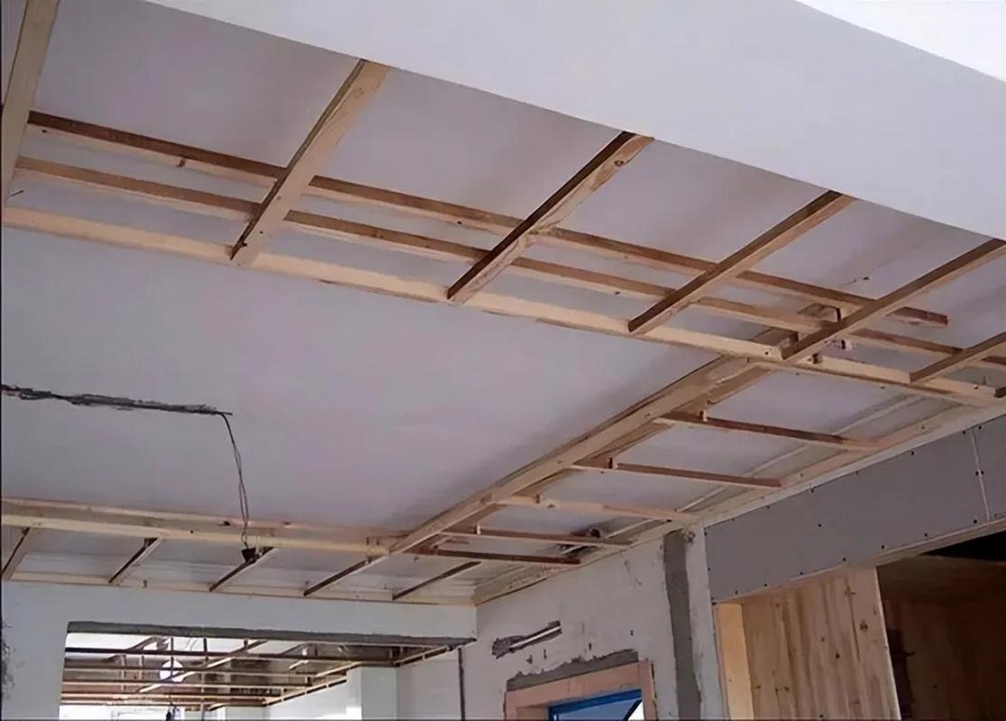 家装吊顶轻钢龙骨好还是木龙骨好-吊顶龙骨用轻钢好还是木龙骨好？