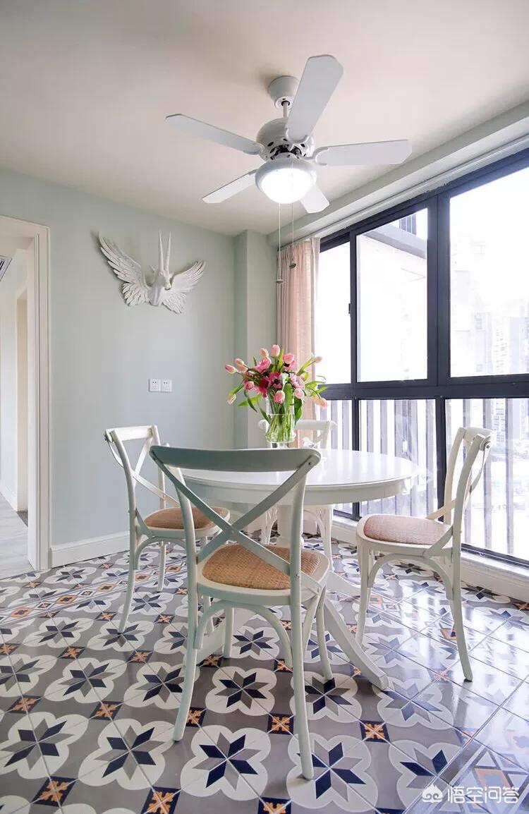 最新装修吊顶效果图大全-装修客厅不吊顶，走一圈宽石膏线好看吗？还有哪些好的建议？