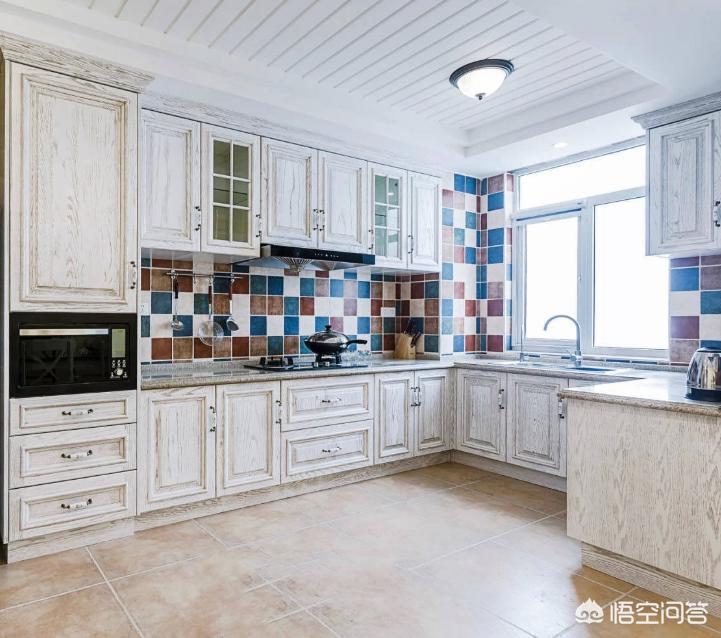 100平简装得多少钱-100平房子装修乳胶漆和集成板哪个划算？