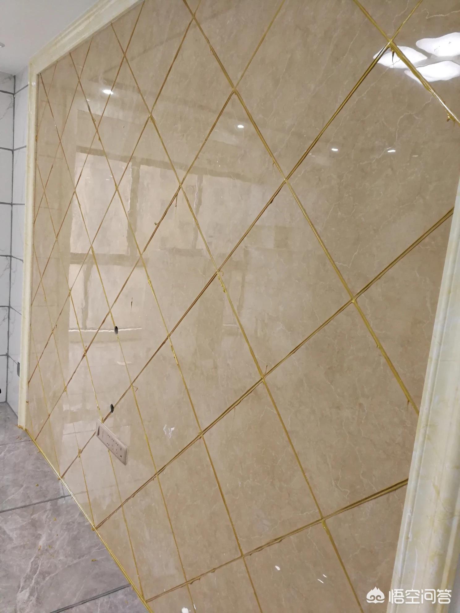 大宅装修效果图-农村的两层小别墅怎么装修好？客厅全屋贴瓷砖，电视背景墙该怎么设计？