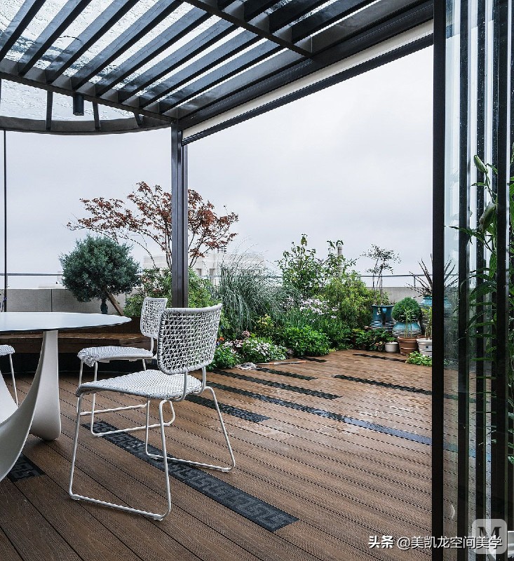 大宅装修效果图-农村的两层小别墅怎么装修好？客厅全屋贴瓷砖，电视背景墙该怎么设计？