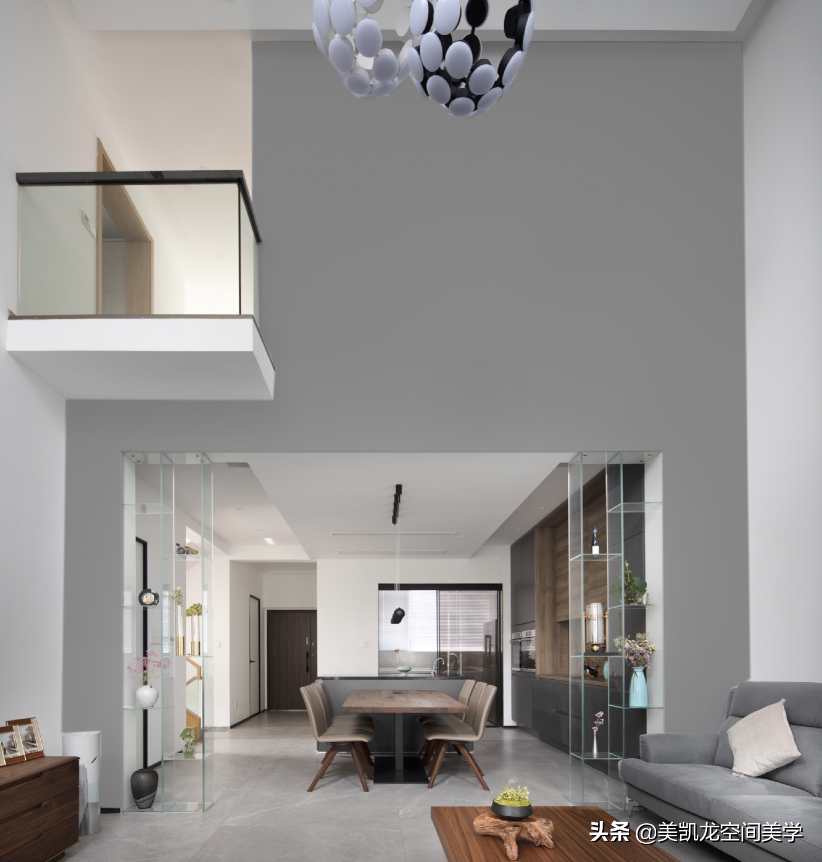 大宅装修效果图-农村的两层小别墅怎么装修好？客厅全屋贴瓷砖，电视背景墙该怎么设计？