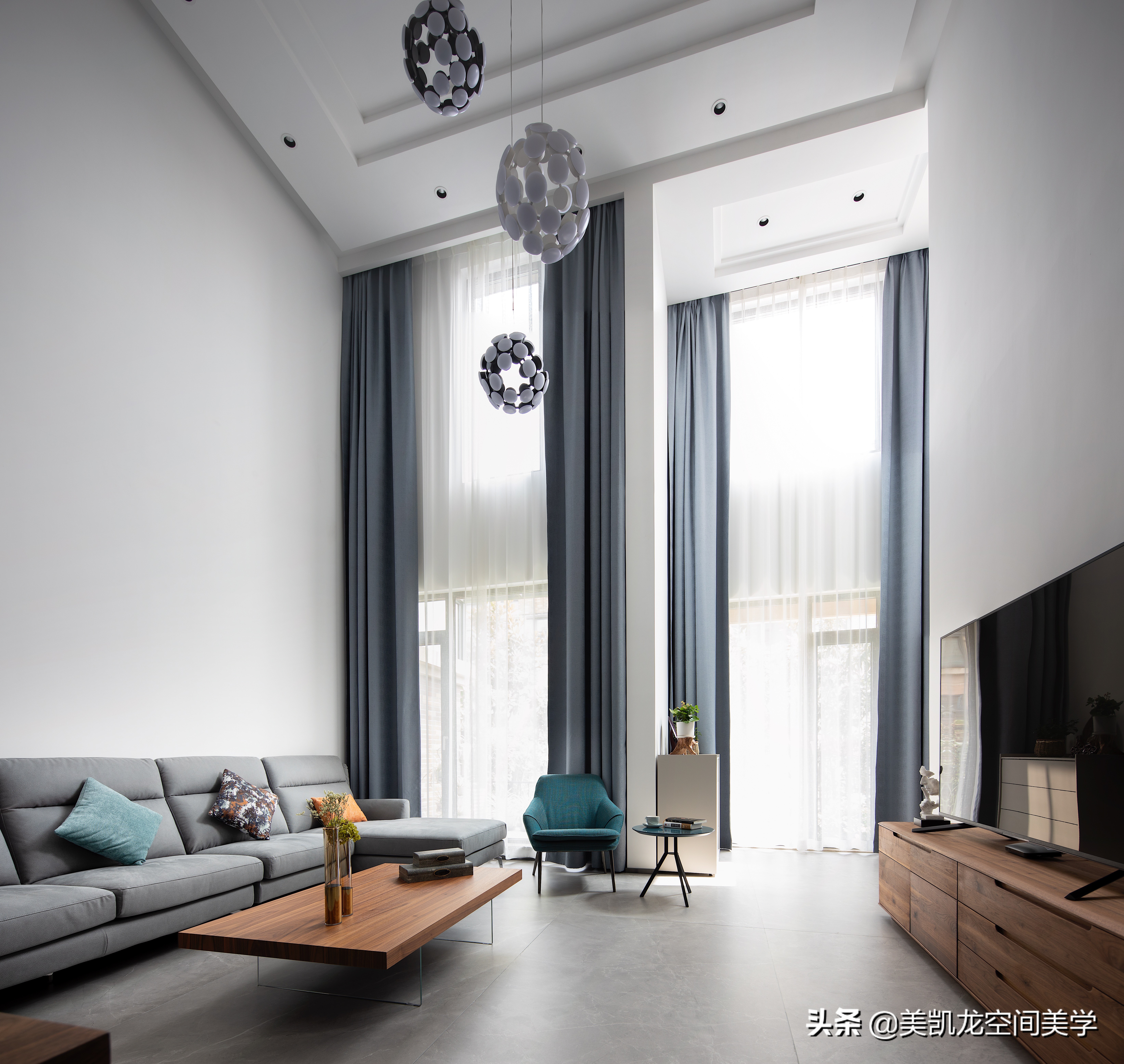 大宅装修效果图-农村的两层小别墅怎么装修好？客厅全屋贴瓷砖，电视背景墙该怎么设计？