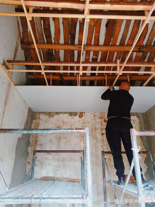 装修吊顶现在都用什么材料-农村瓦房吊顶装修用什么材料比较好？