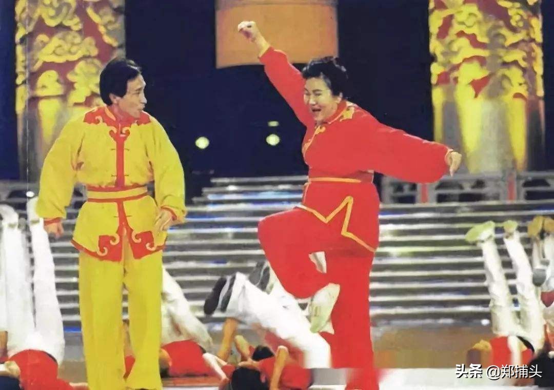 巩汉林小品有哪些-小品《走四方》里巩汉林唱“您看这道菜群英荟萃，要您老八十一点都不贵…”根据什么歌改编？