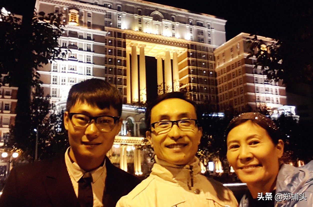 巩汉林小品有哪些-小品《走四方》里巩汉林唱“您看这道菜群英荟萃，要您老八十一点都不贵…”根据什么歌改编？