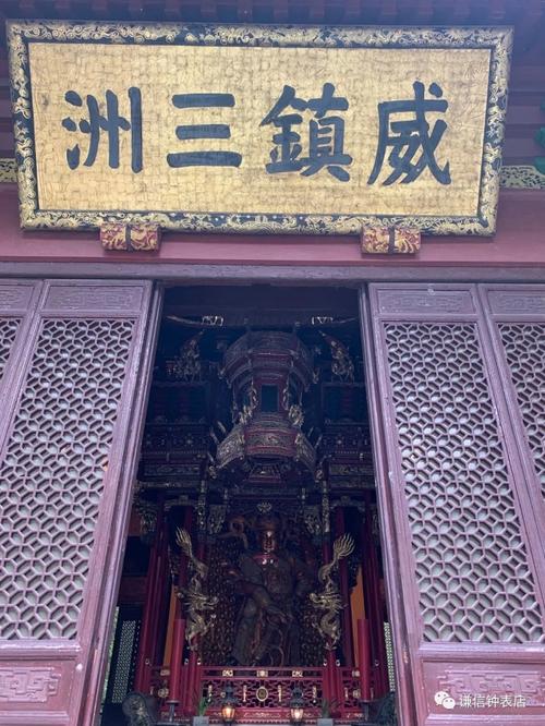 修理装饰的英文-古寺修建于一千多年前是历史的文化古迹，具有历史价值，所以应该维修。用英语怎么说？